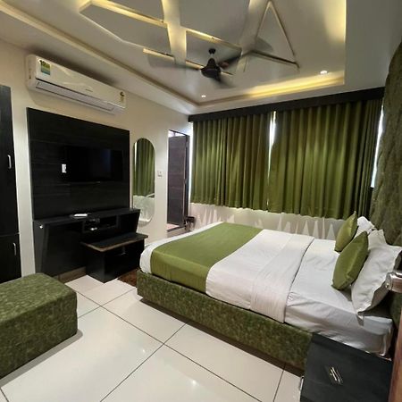 Prime View Hotel Ahmedabad Esterno foto