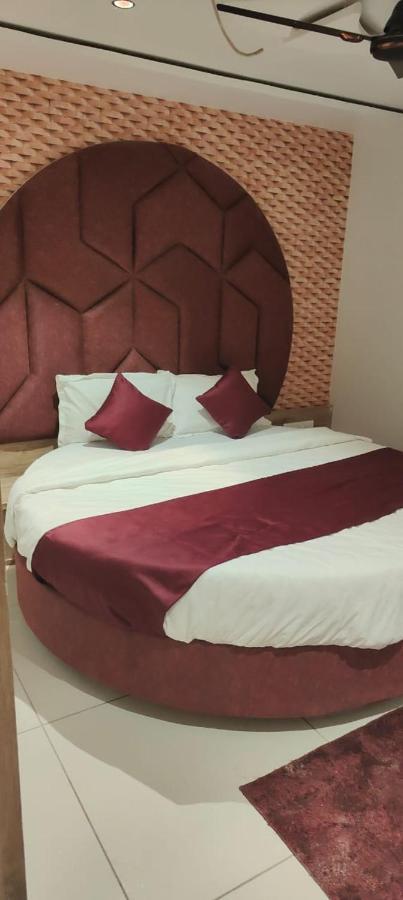 Prime View Hotel Ahmedabad Esterno foto