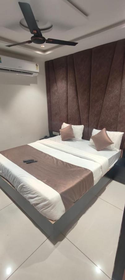 Prime View Hotel Ahmedabad Esterno foto