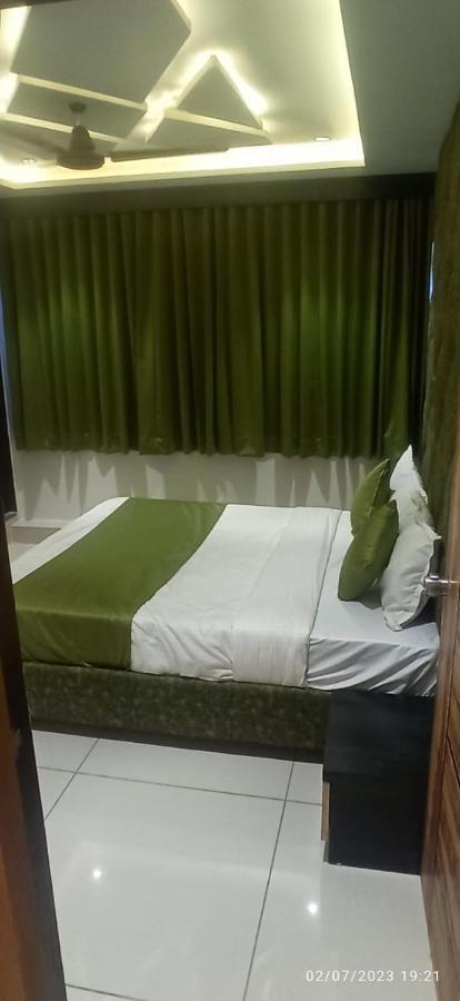 Prime View Hotel Ahmedabad Esterno foto