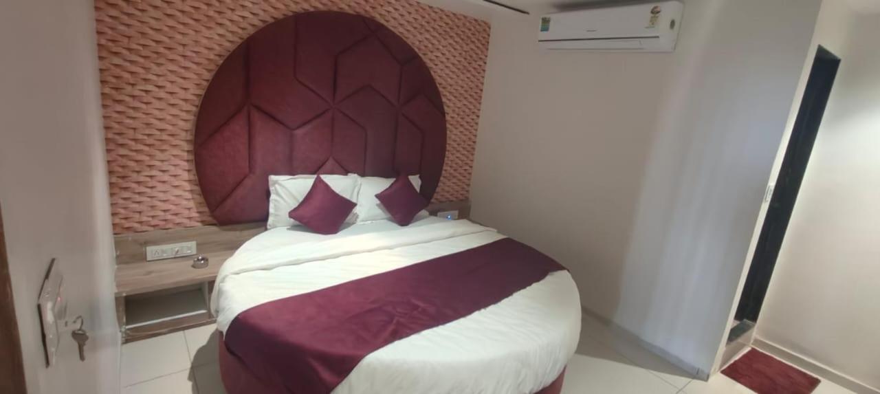 Prime View Hotel Ahmedabad Esterno foto