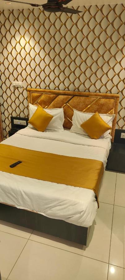 Prime View Hotel Ahmedabad Esterno foto