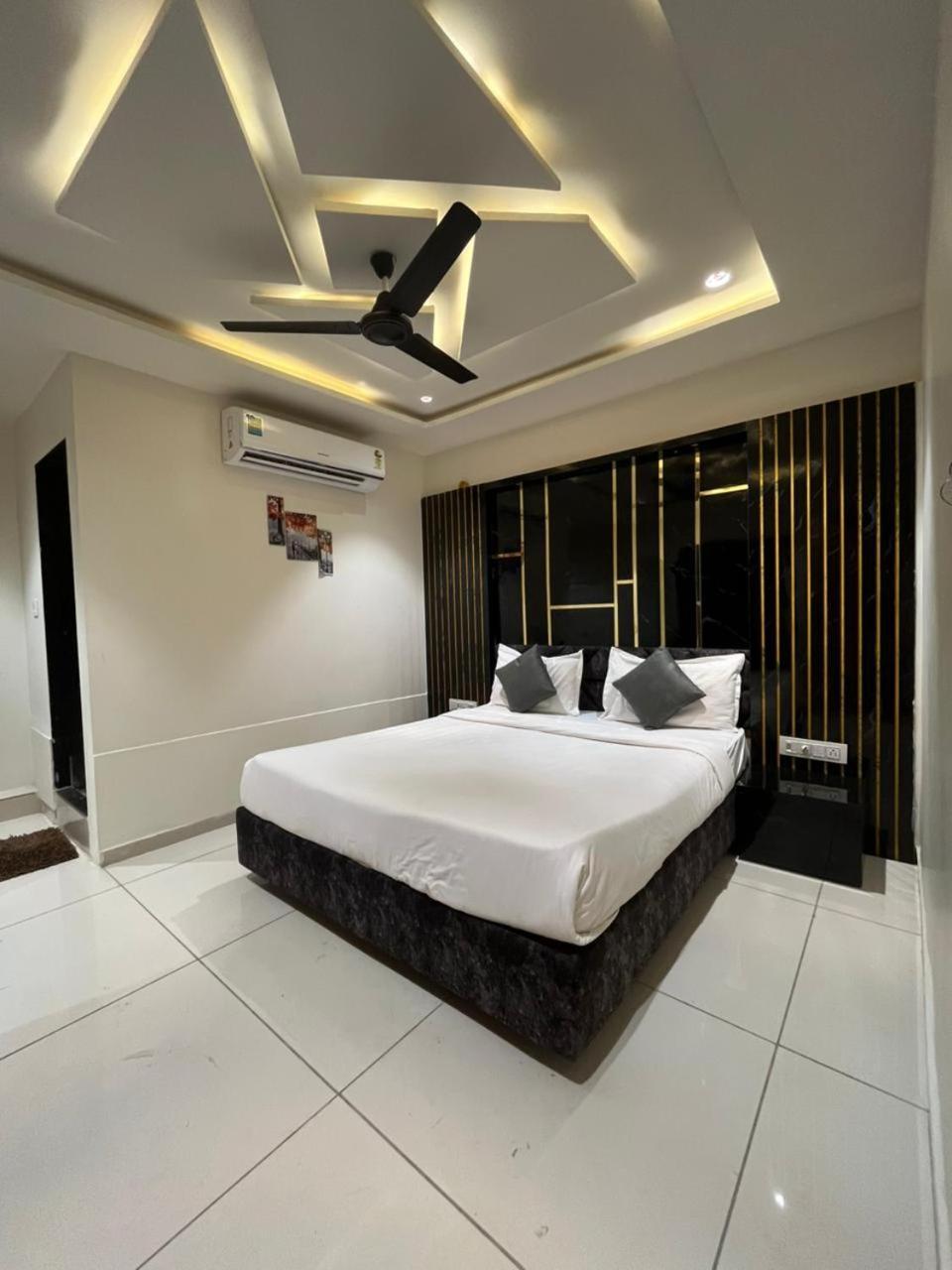 Prime View Hotel Ahmedabad Esterno foto